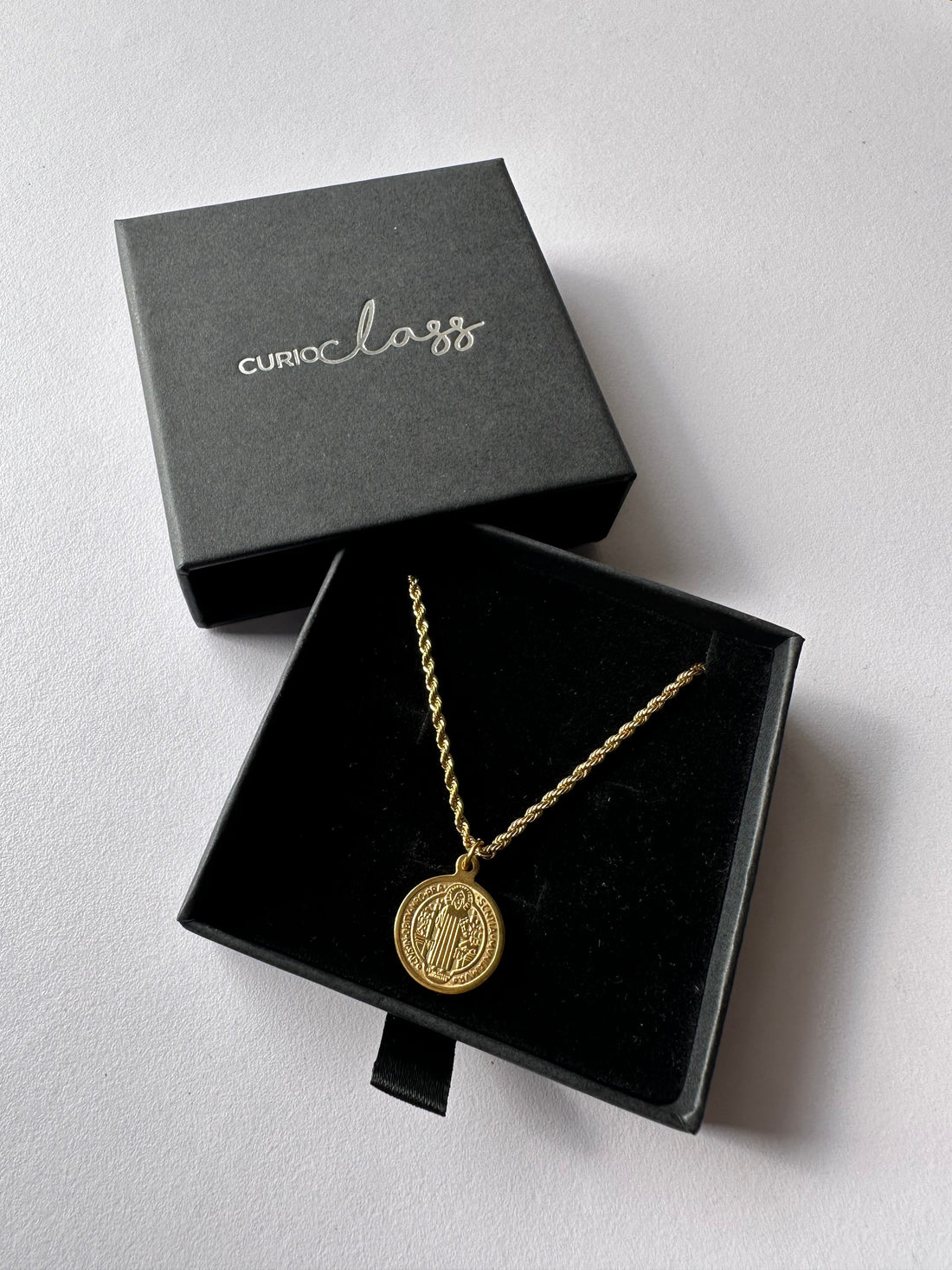 Capsule Jewellery Collection: The 8 Pieces You’ll Wear for Years (minimalism / wardrobe planning)