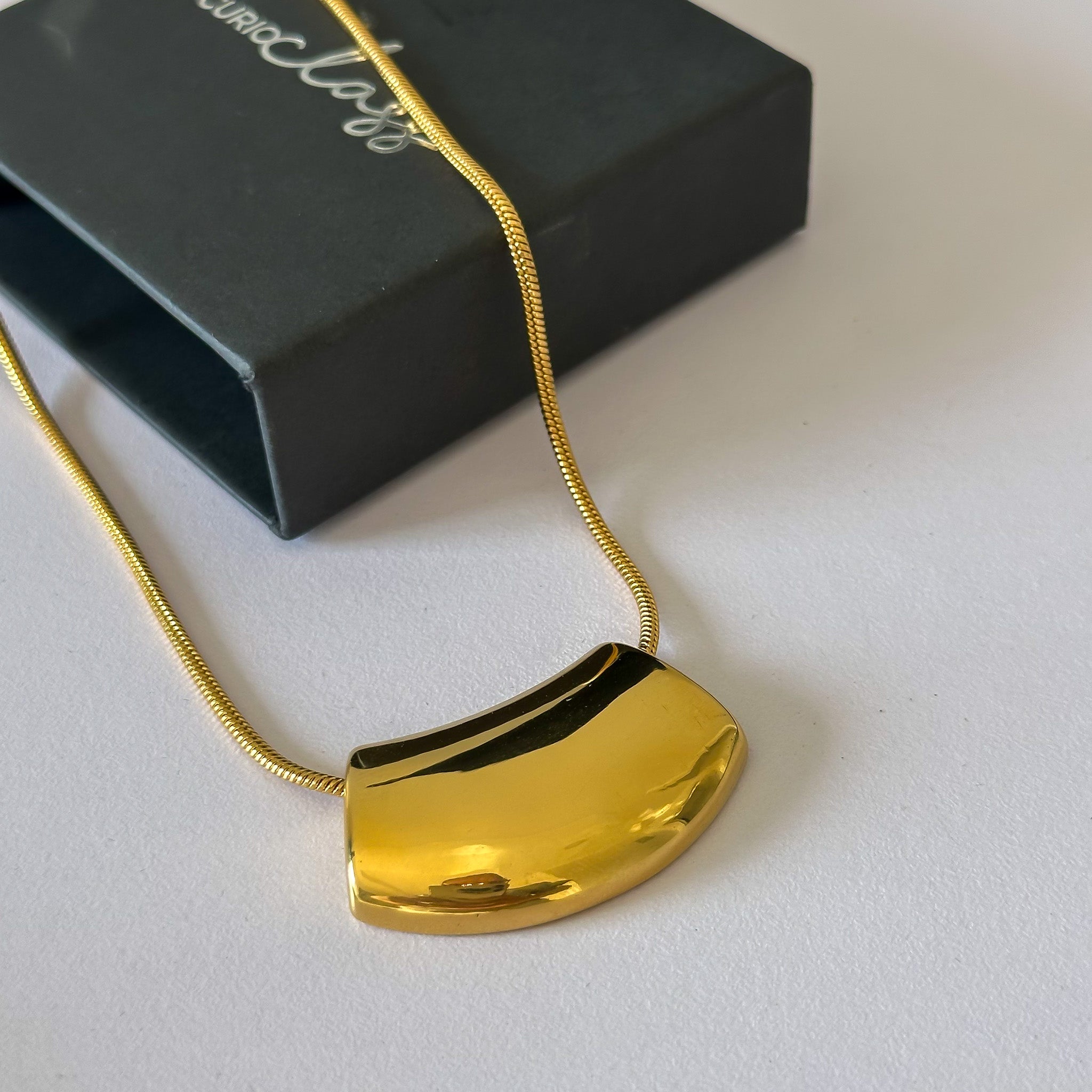 Alaine Neckpiece